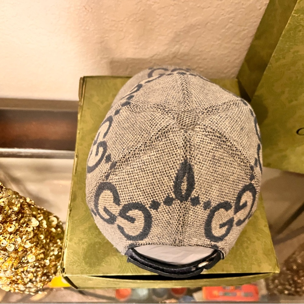 Gucci Luxury Navy Blue and Gray Logo Wool Cap ๐คฉ - Picture 9 of 11